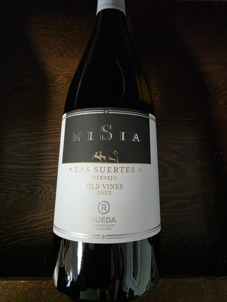A bottle of Nisia 'Las Suertes' Old Vines Verdejo 2023.